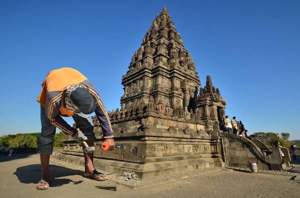 Photograph Harris Rinaldi  Temple Maker on One Eyeland
